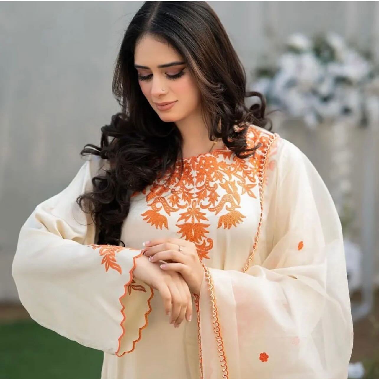 Luxurious Shamooz 3-Piece Suit with Embroidered Organza Dupatta