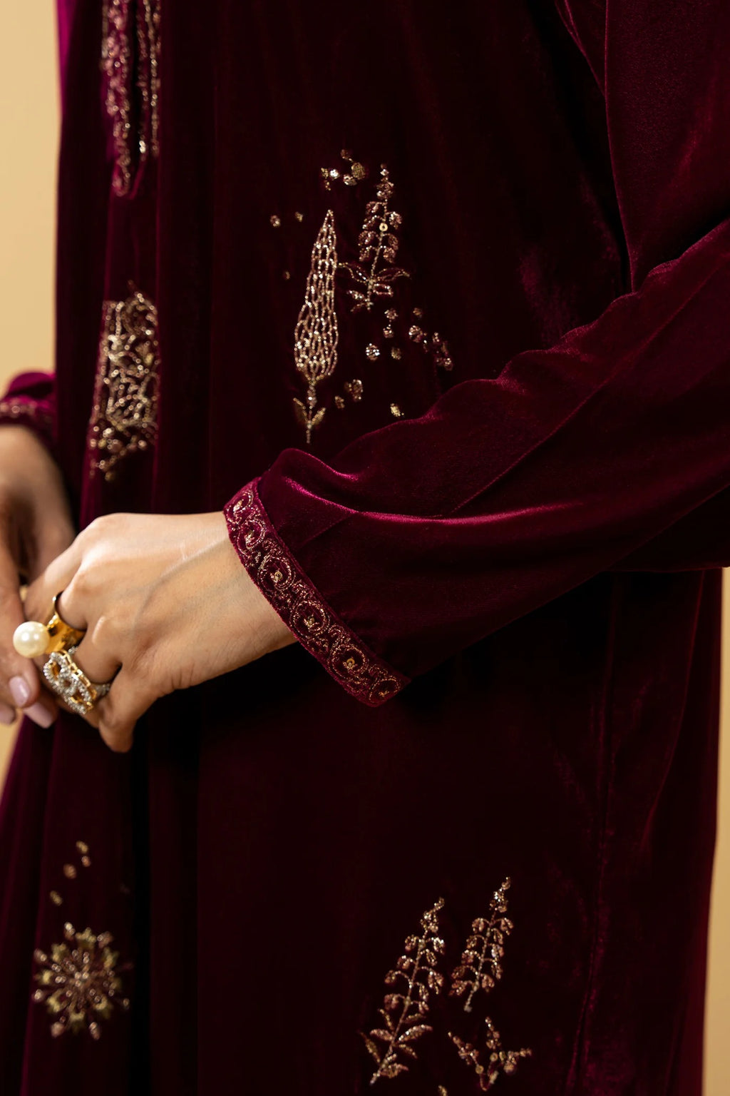 Embroidered Velvet Stitched 1-Piece Kaftan